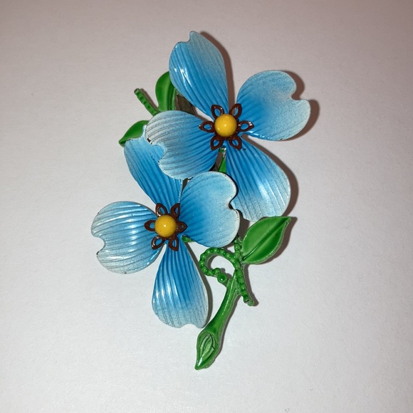 Beautiful Vintage Blue Flower Enamel Brooch - Picture 2 of 3